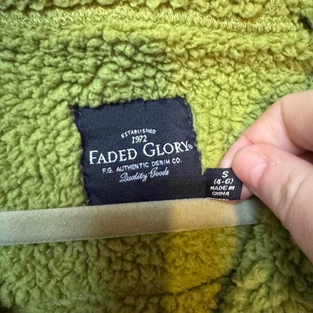 Green fuzzy zip up sweatshirt - Picture 8 of 8